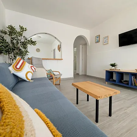 Volkkanrentals Casa Lila Seafront House *