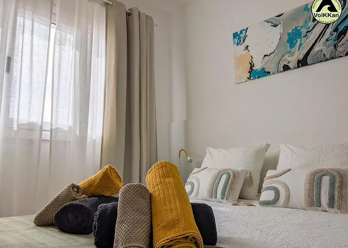 Volkkanrentals Casa Lila Seafront House