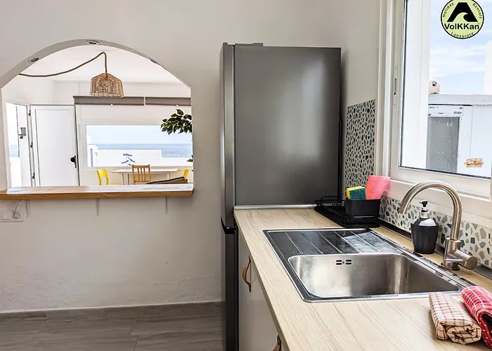 Volkkanrentals Casa Lila Seafront House Apartment *