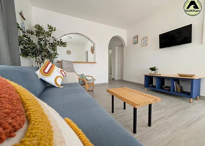 Volkkanrentals Casa Lila Seafront House *