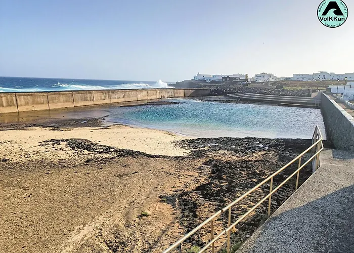 Volkkanrentals Casa Lila Seafront House Apartment *