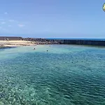 Апартаменты Volkkanrentals Casa Lila Seafront House *