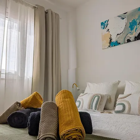 Volkkanrentals Casa Lila Seafront House