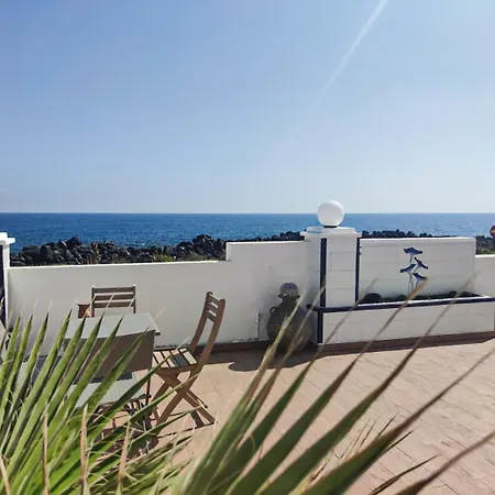 Volkkanrentals Casa Lila Seafront House Apartment