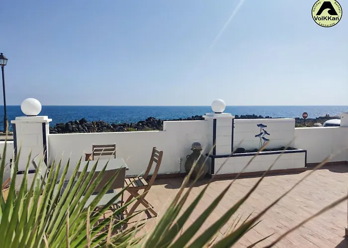 Volkkanrentals Casa Lila Seafront House Appartement